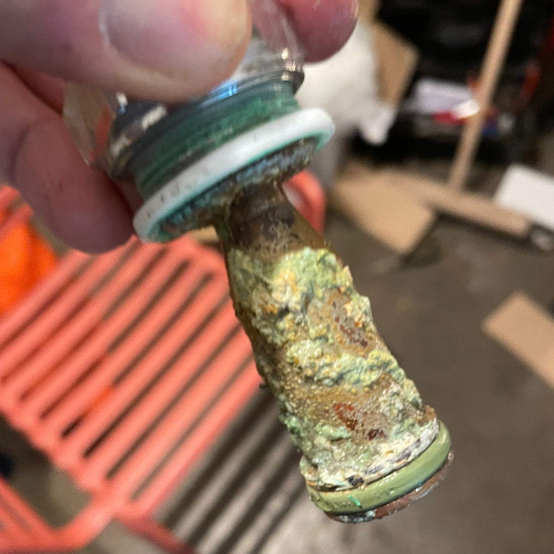 Kaffeemaschine richtig entkalken: Schritt-für-Schritt Guide